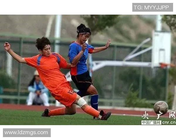 女性足球明星展现优雅姿势的精彩瞬间与魅力风采