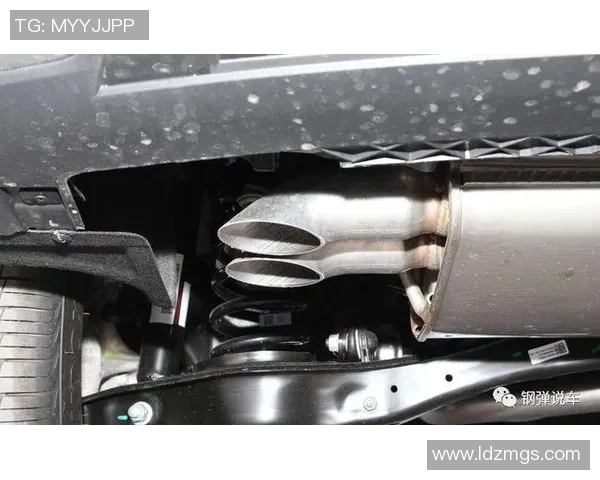 探索足球底盘的设计与技术创新对比赛表现的影响与未来发展趋势分析