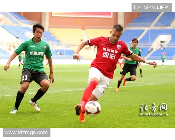 足球收门框的艺术与技术探讨如何提升比赛中的关键时刻表现